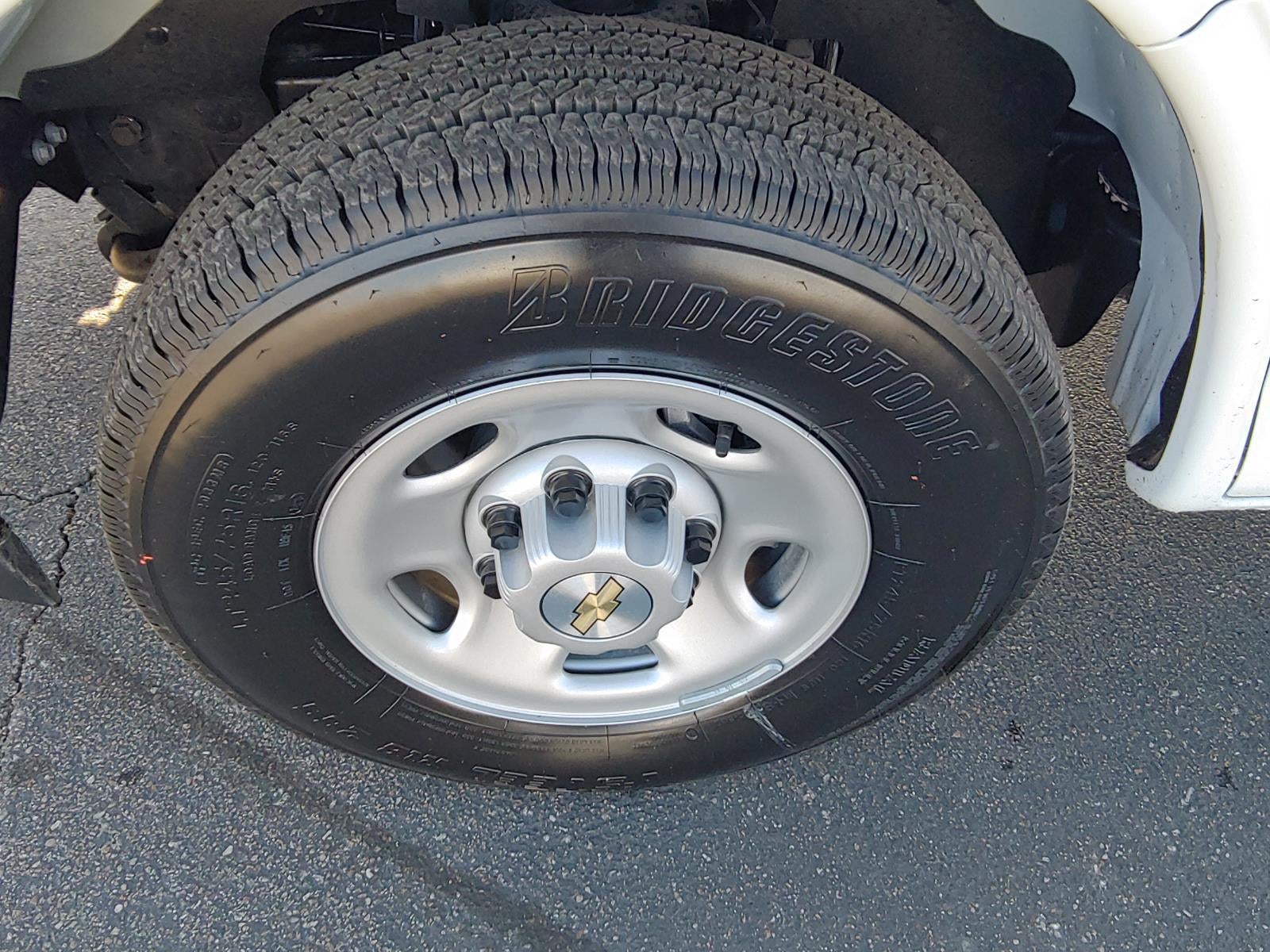 2025 Chevrolet Express Cargo WT