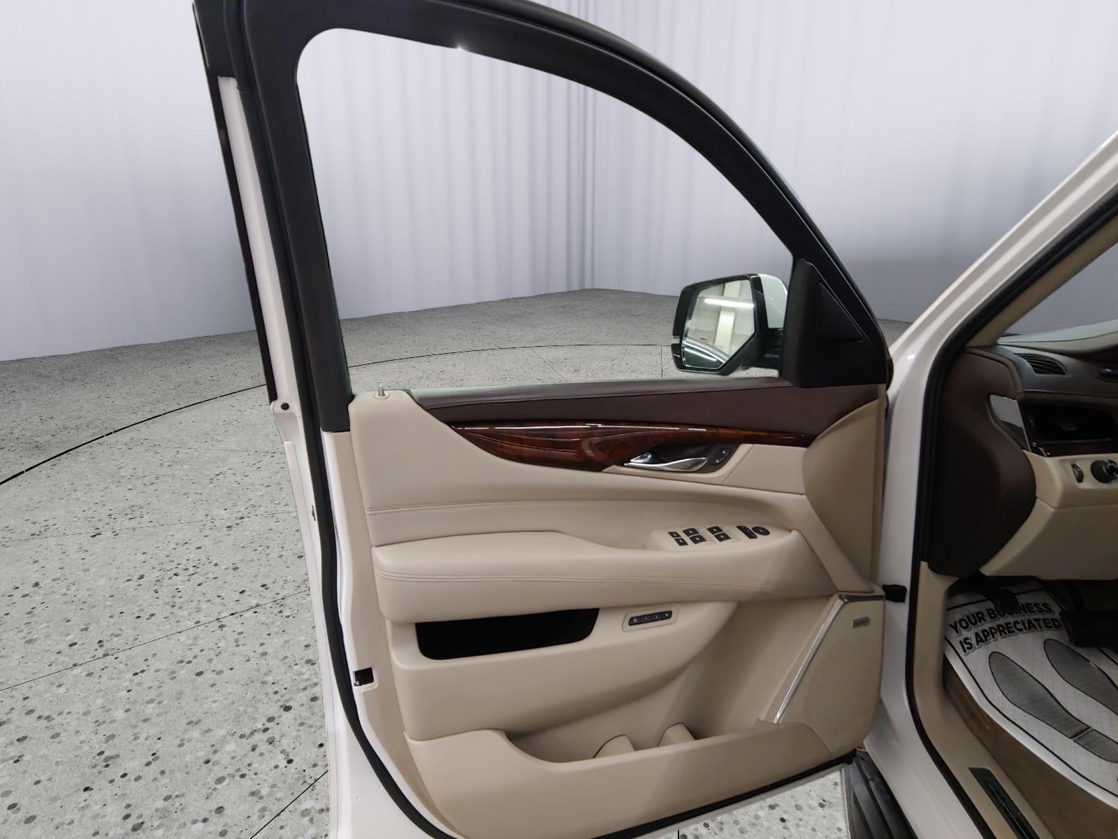 2016 Cadillac Escalade Luxury Collection