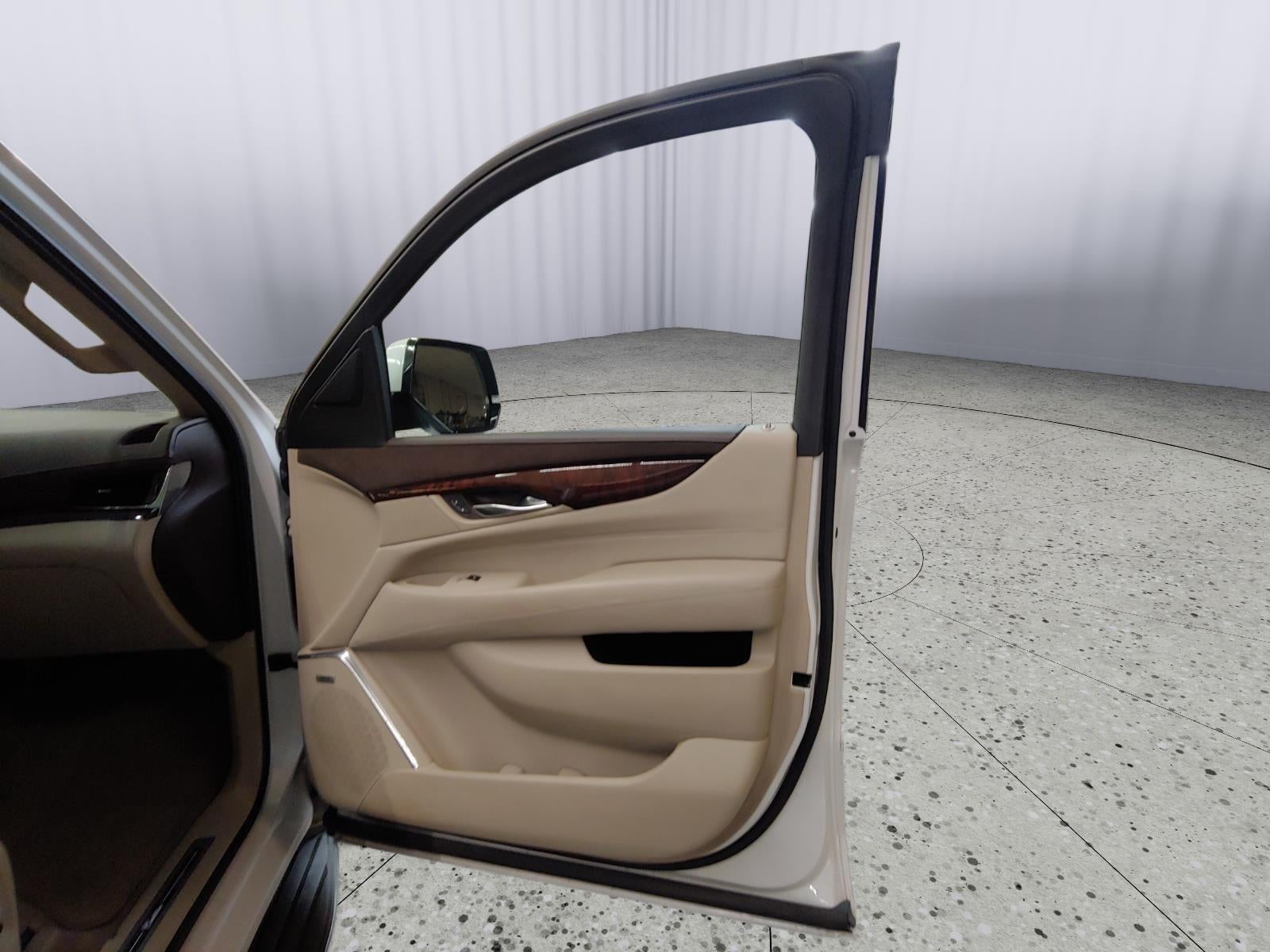 2016 Cadillac Escalade Luxury Collection