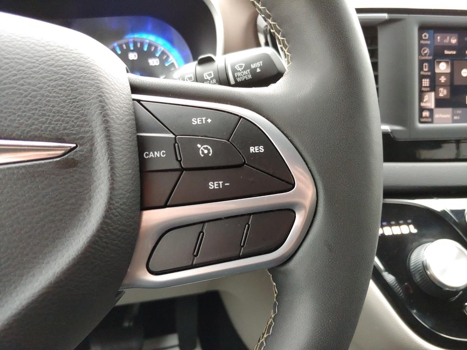 2023 Chrysler Voyager LX