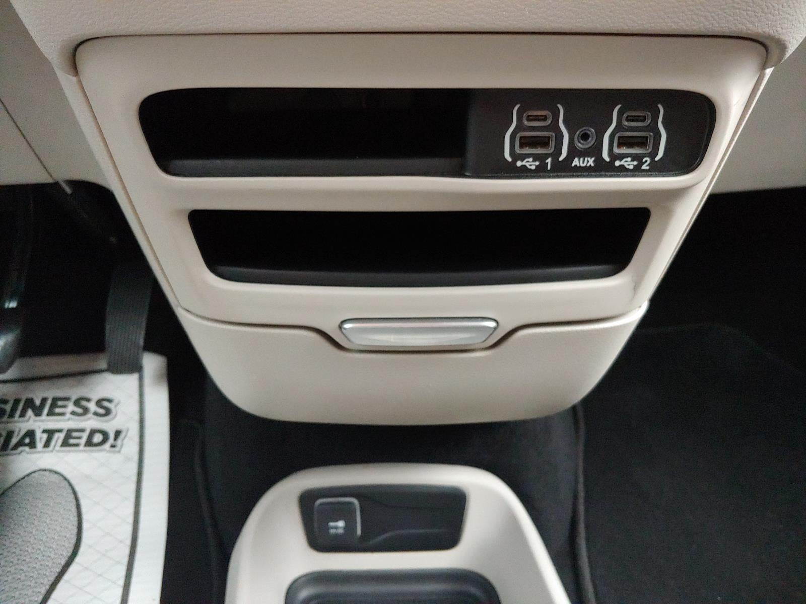 2023 Chrysler Voyager LX