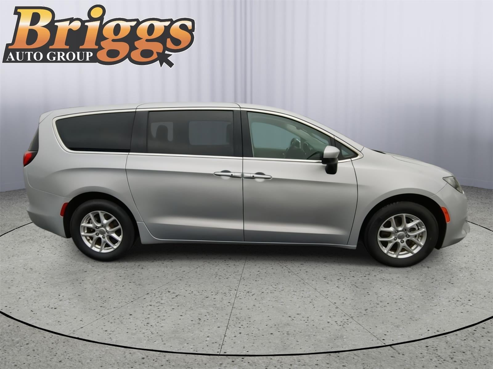 2023 Chrysler Voyager LX