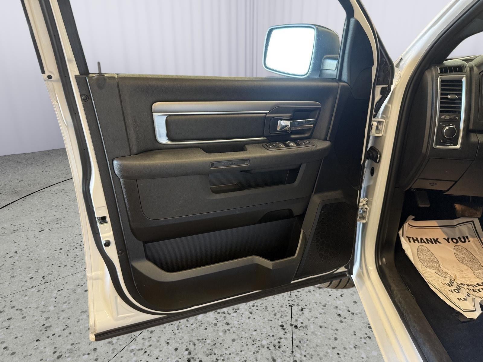 2024 RAM 1500 Classic Warlock Crew Cab 4x2 5'7' Box