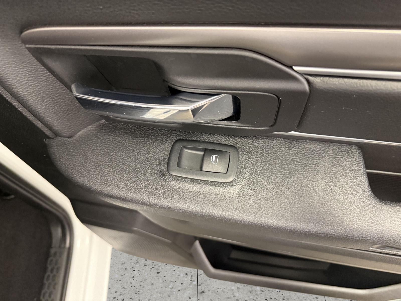 2024 RAM 1500 Classic Warlock Crew Cab 4x2 5'7' Box