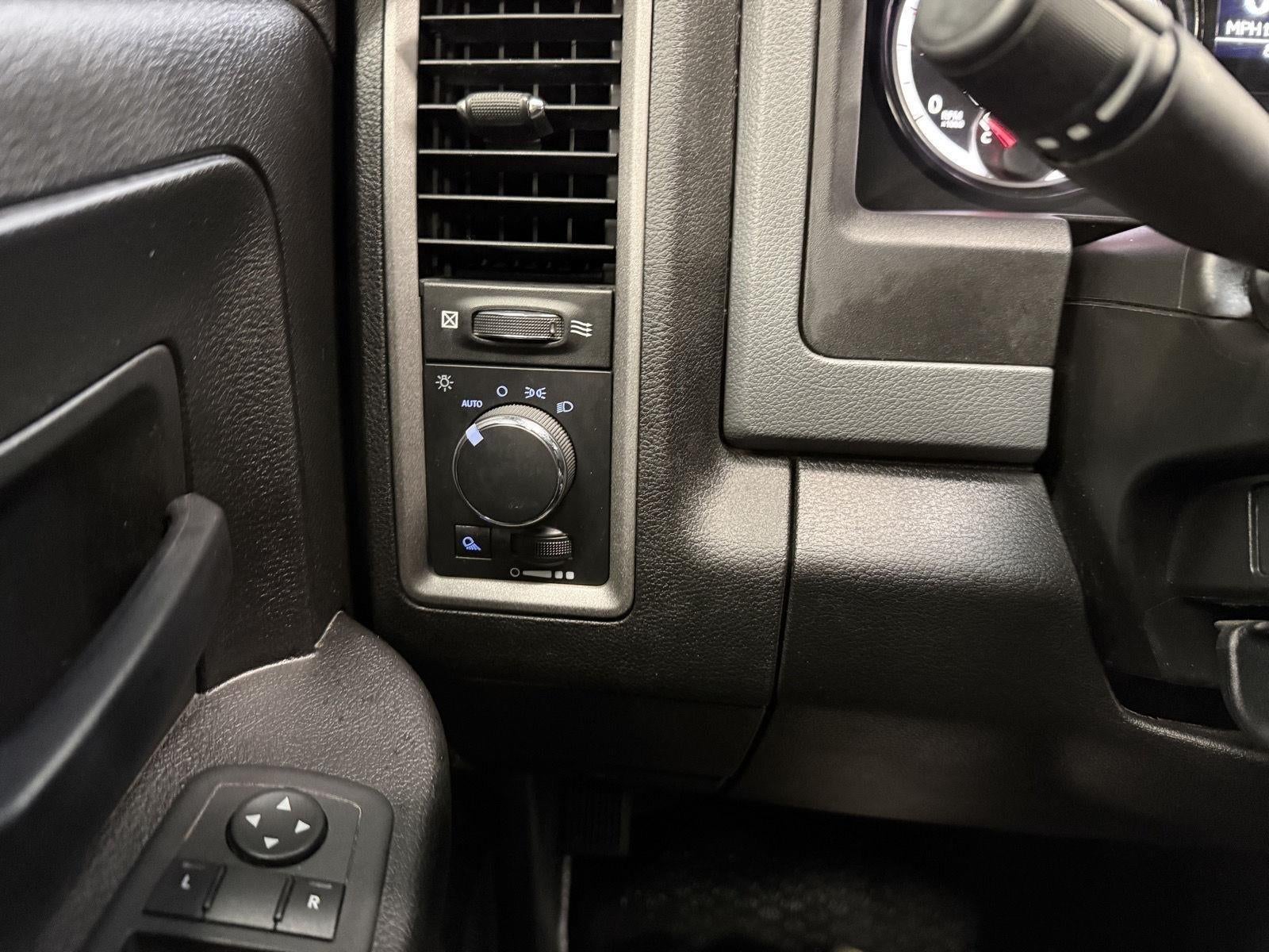 2019 RAM 1500 Classic Tradesman Crew Cab 4x4 5'7' Box