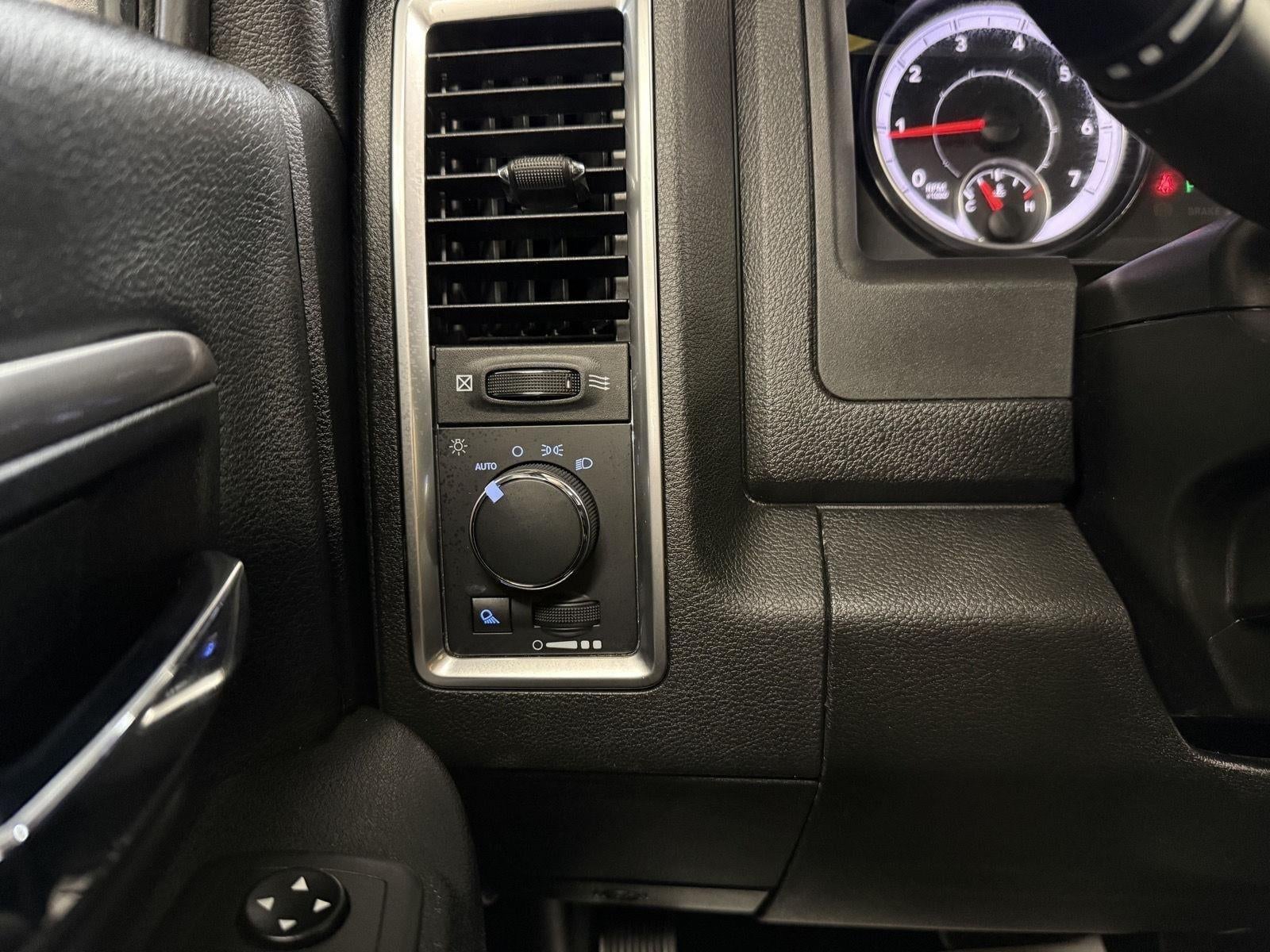 2024 RAM 1500 Classic Warlock Crew Cab 4x4 5'7' Box