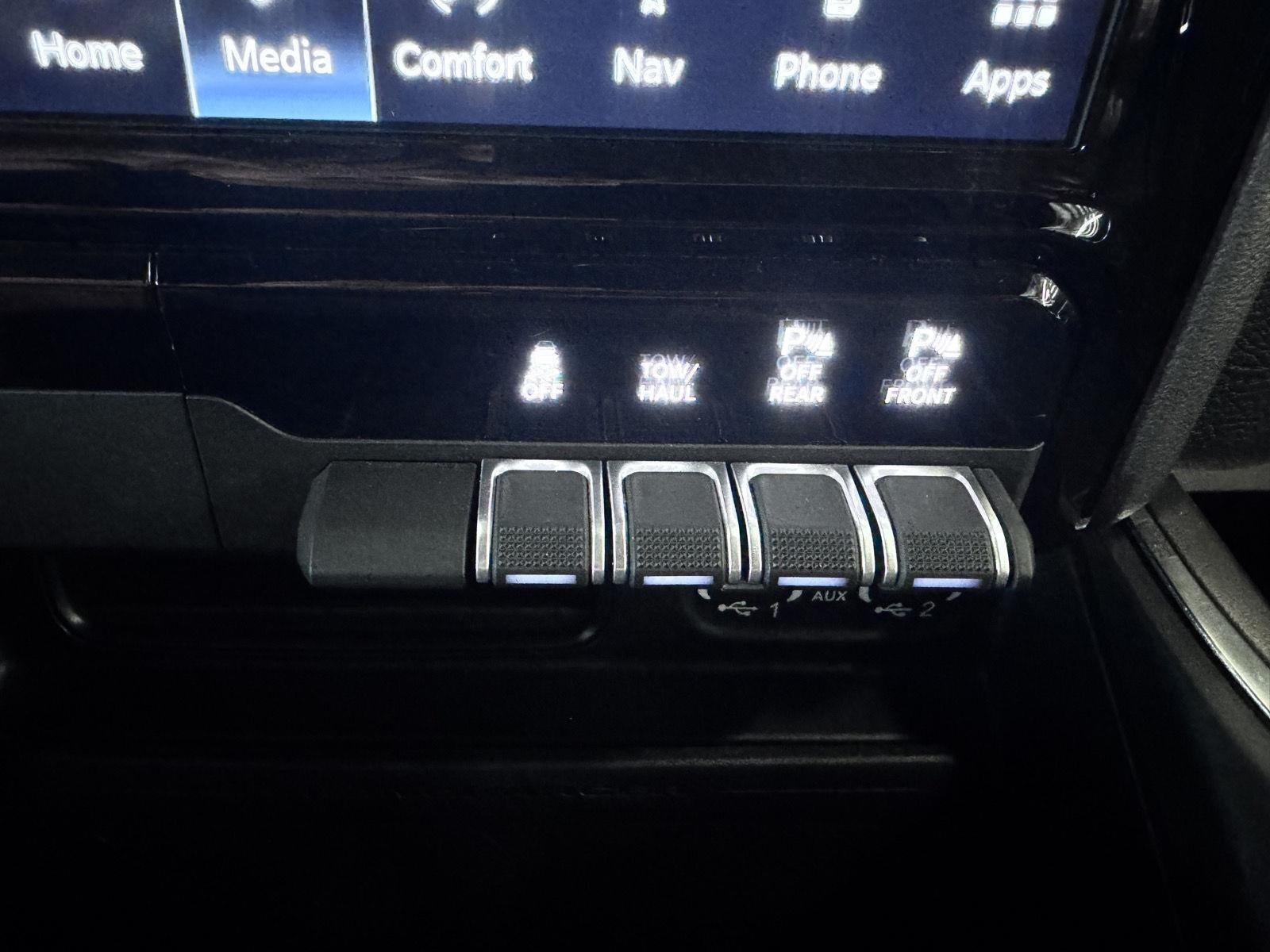 2023 RAM 1500 Laramie Crew Cab 4x4 5'7' Box