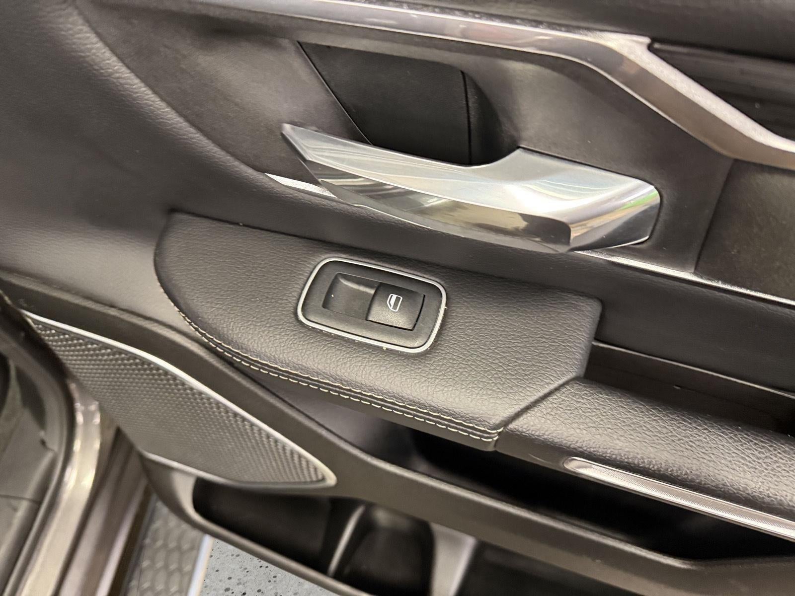 2023 RAM 1500 Laramie Crew Cab 4x4 5'7' Box