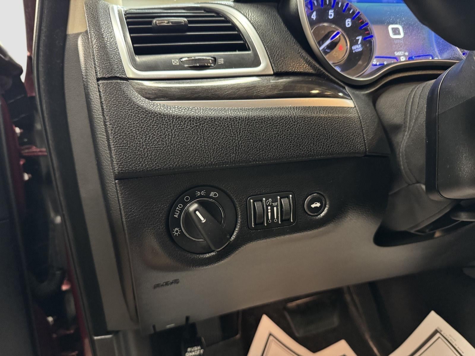 2019 Chrysler 300 Touring