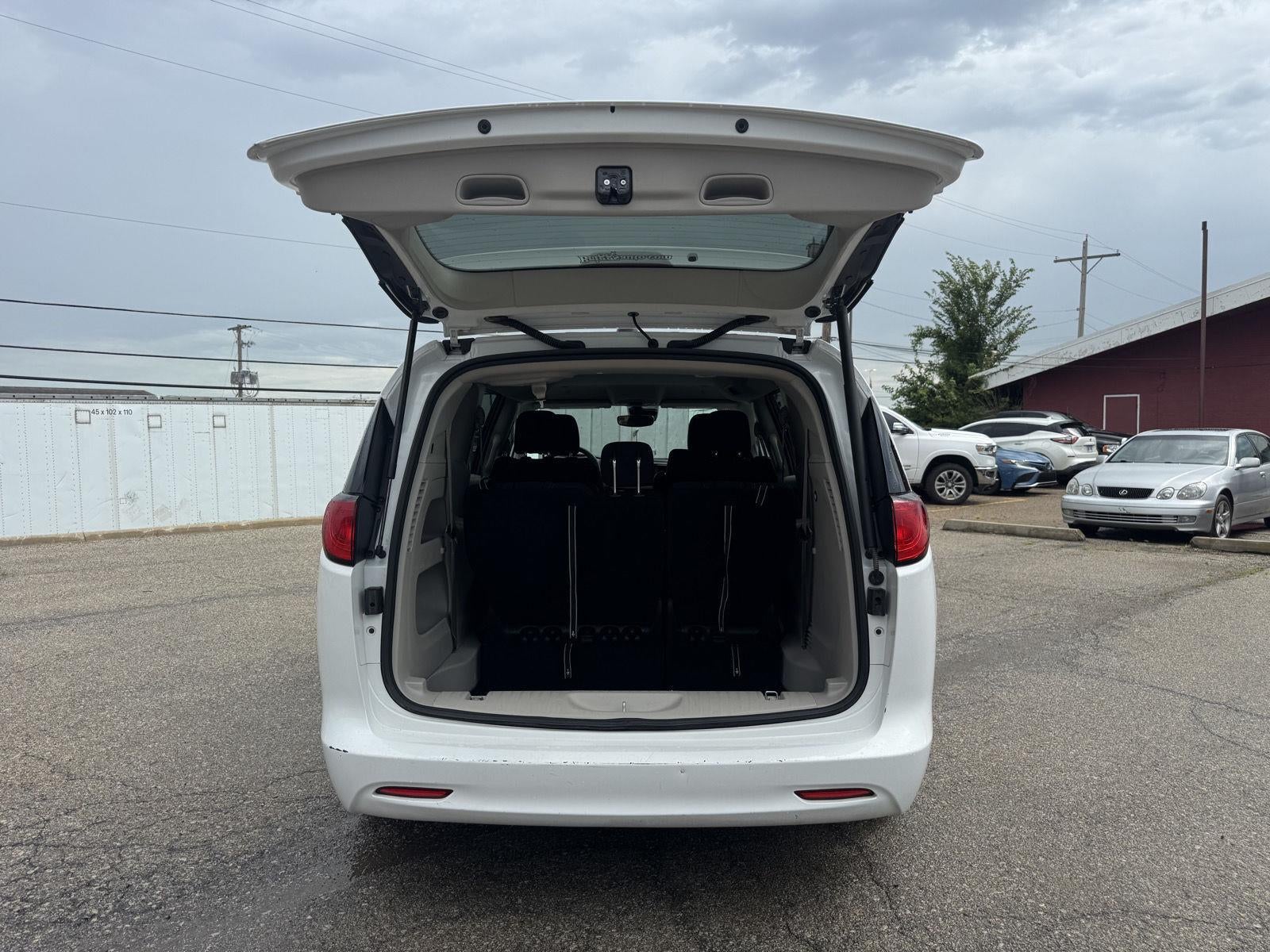 2023 Chrysler Voyager LX