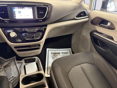 2022 Chrysler Voyager LX