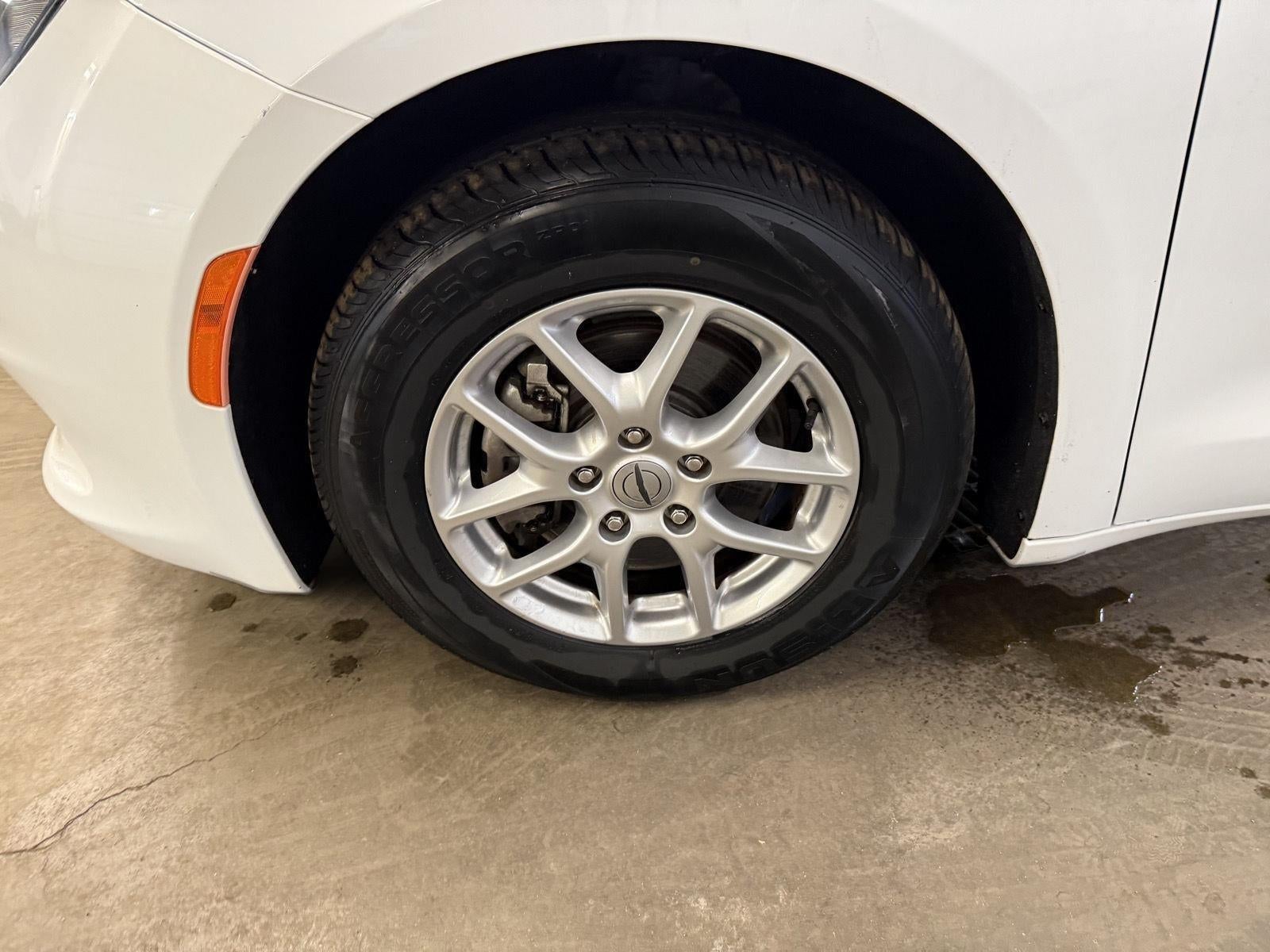 2022 Chrysler Voyager LX