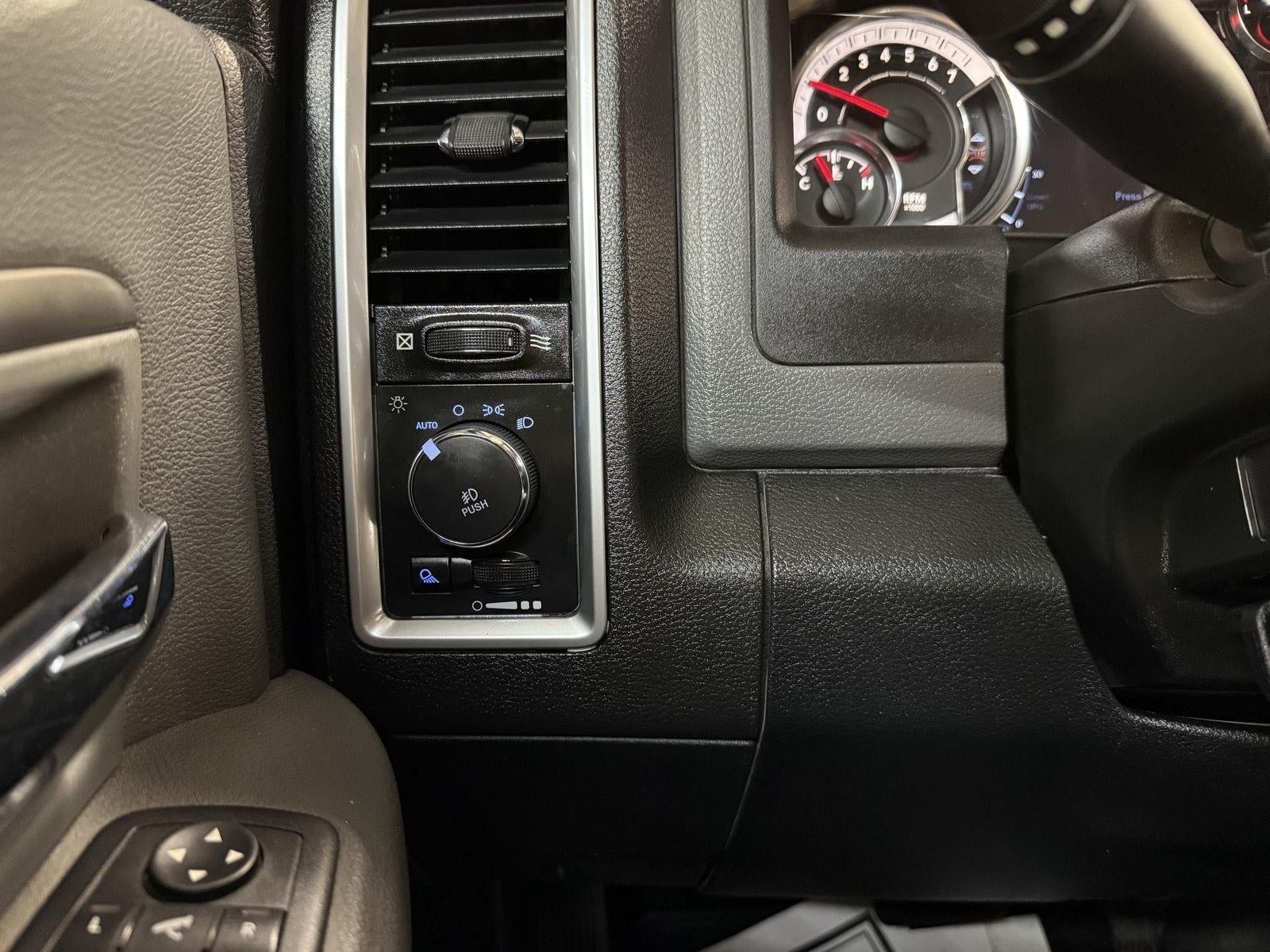 2017 RAM 1500 Big Horn Crew Cab 4x4 5'7' Box