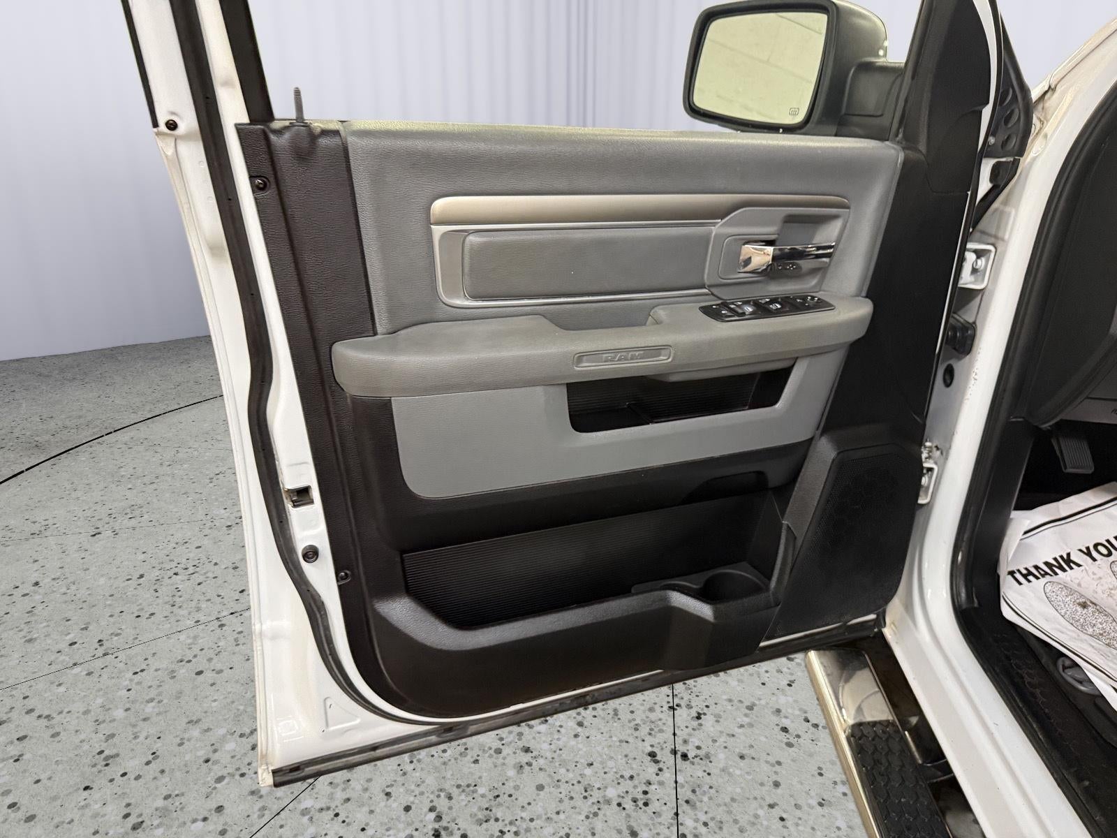 2017 RAM 1500 Big Horn Crew Cab 4x4 5'7' Box