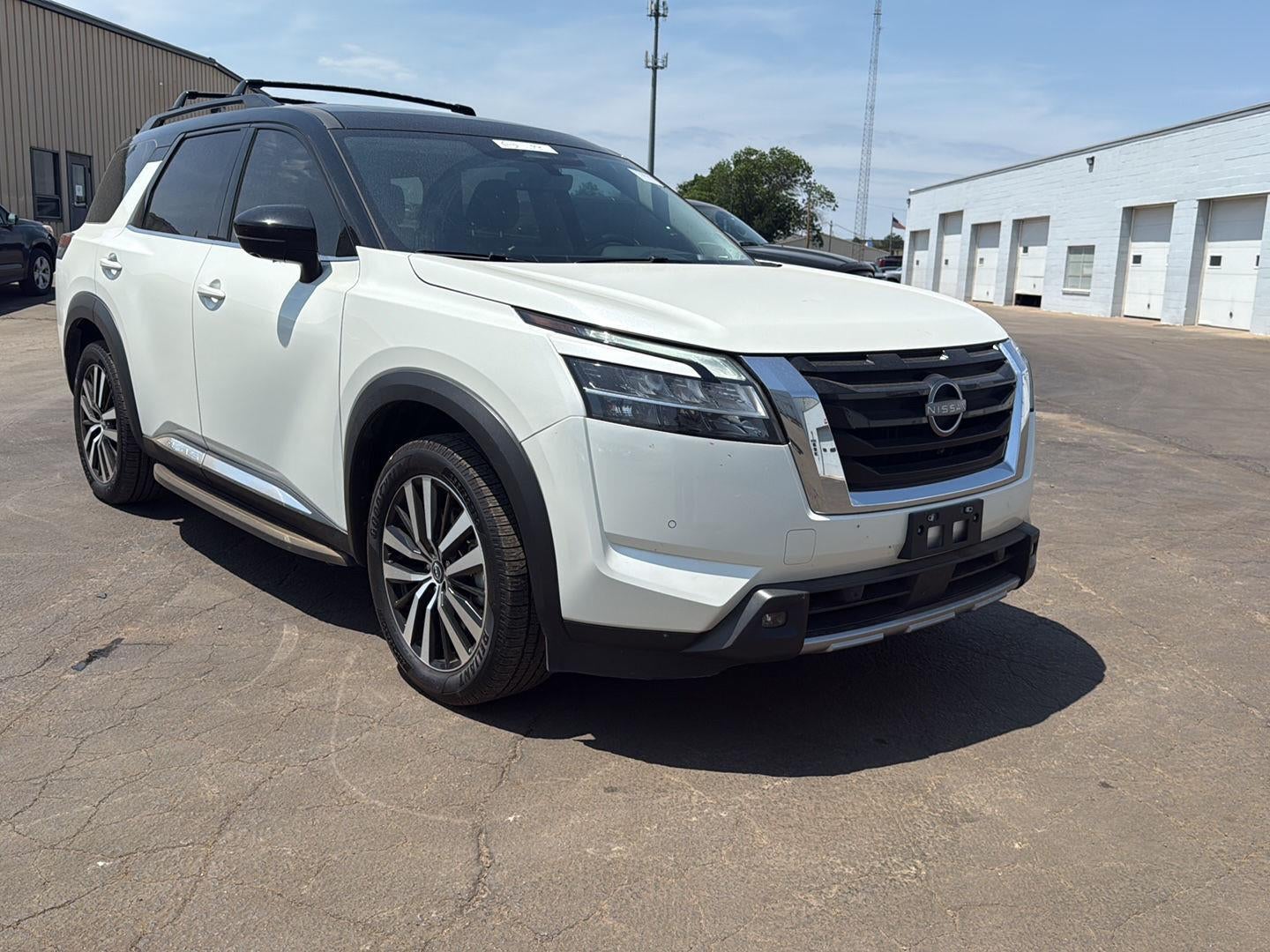 2023 Nissan Pathfinder Platinum