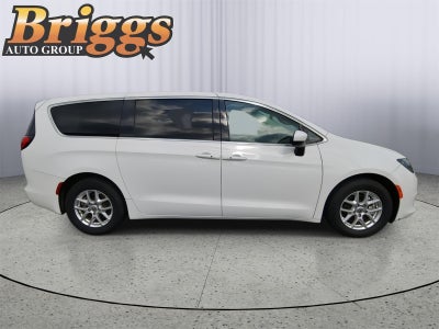 2022 Chrysler Voyager LX