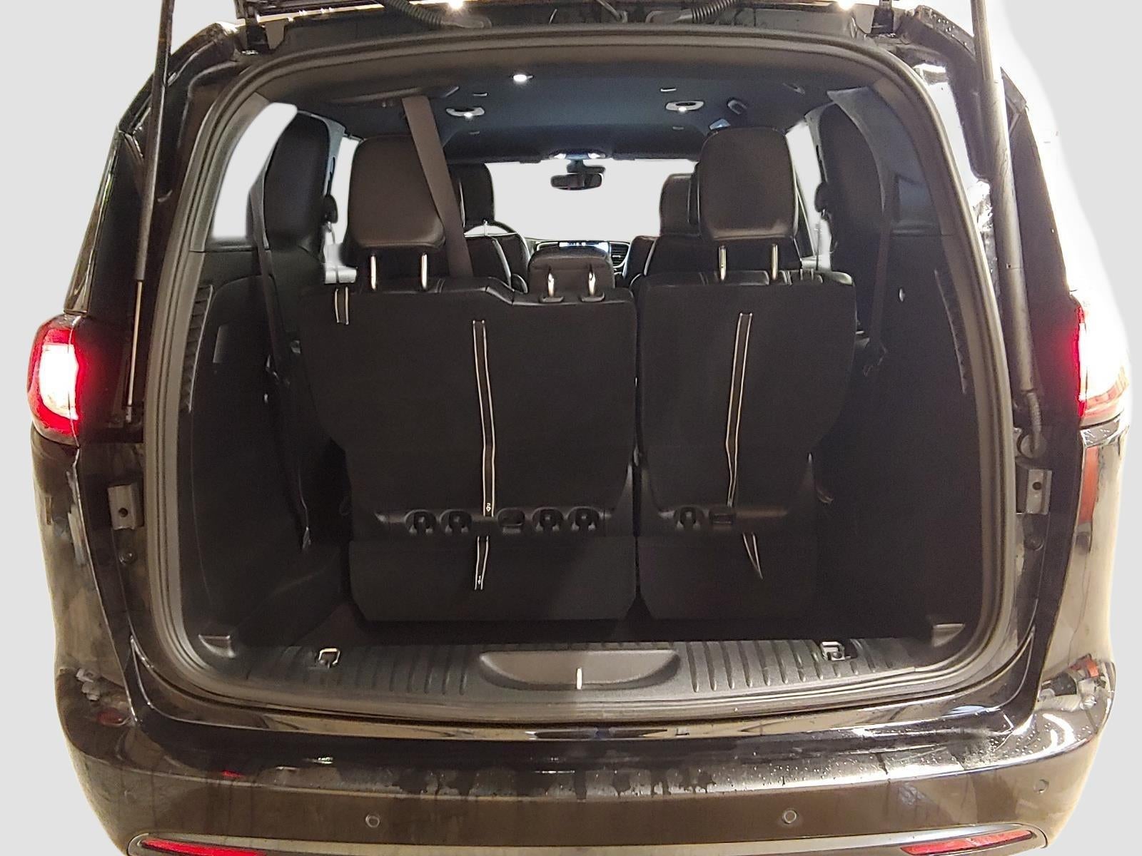 2025 Chrysler Voyager LX