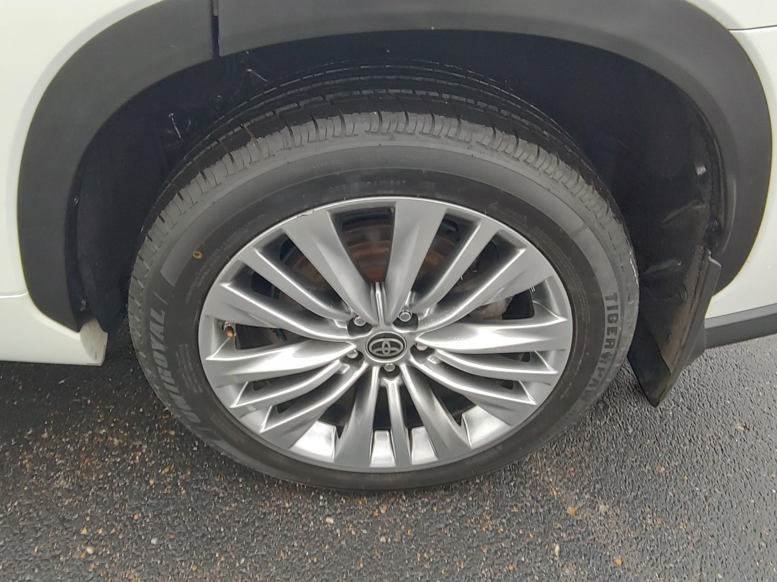 2023 Toyota Highlander Hybrid Platinum