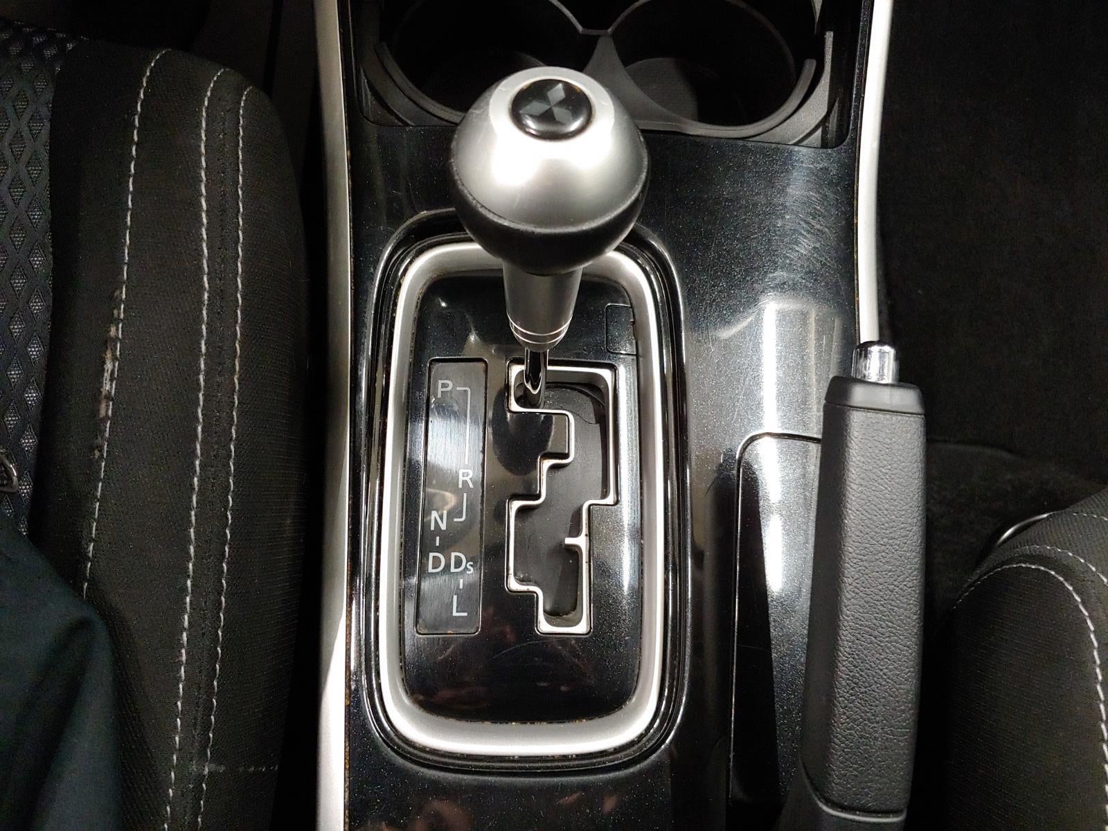 2017 Mitsubishi Outlander ES