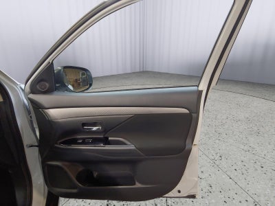 2017 Mitsubishi Outlander ES