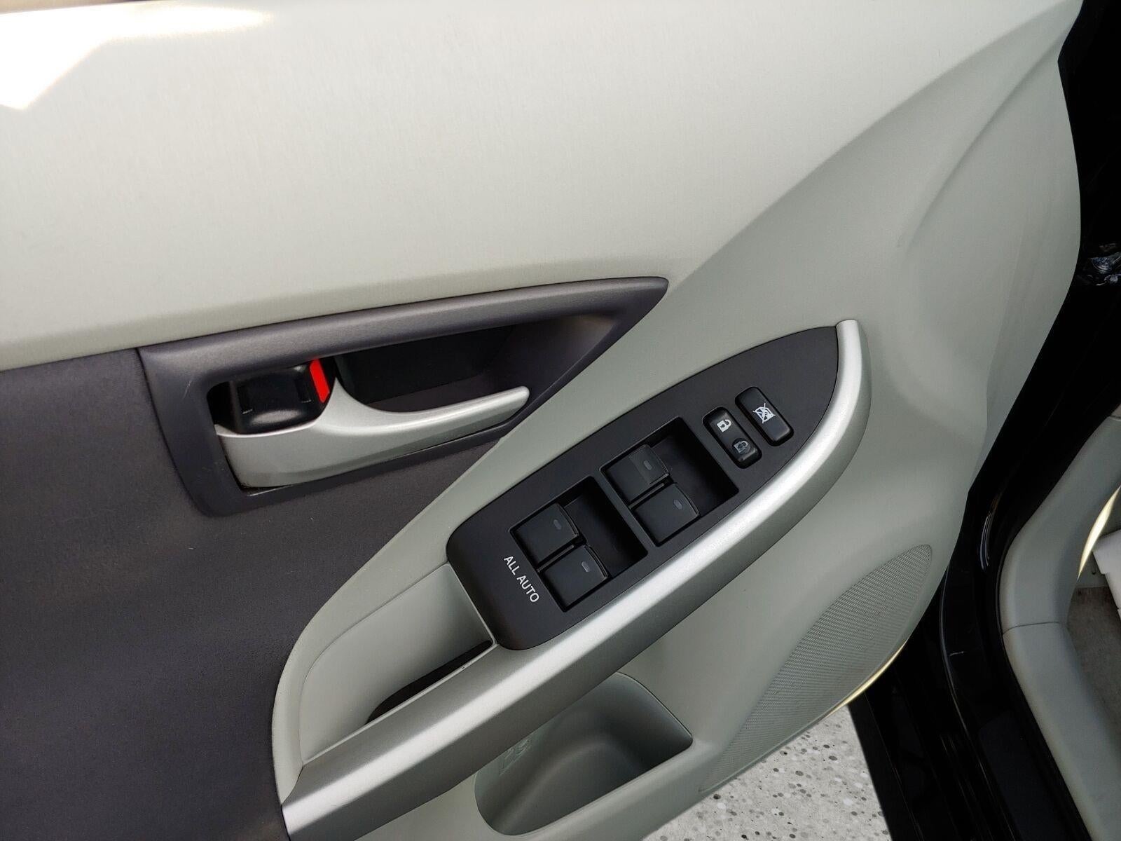 2011 Toyota Prius I