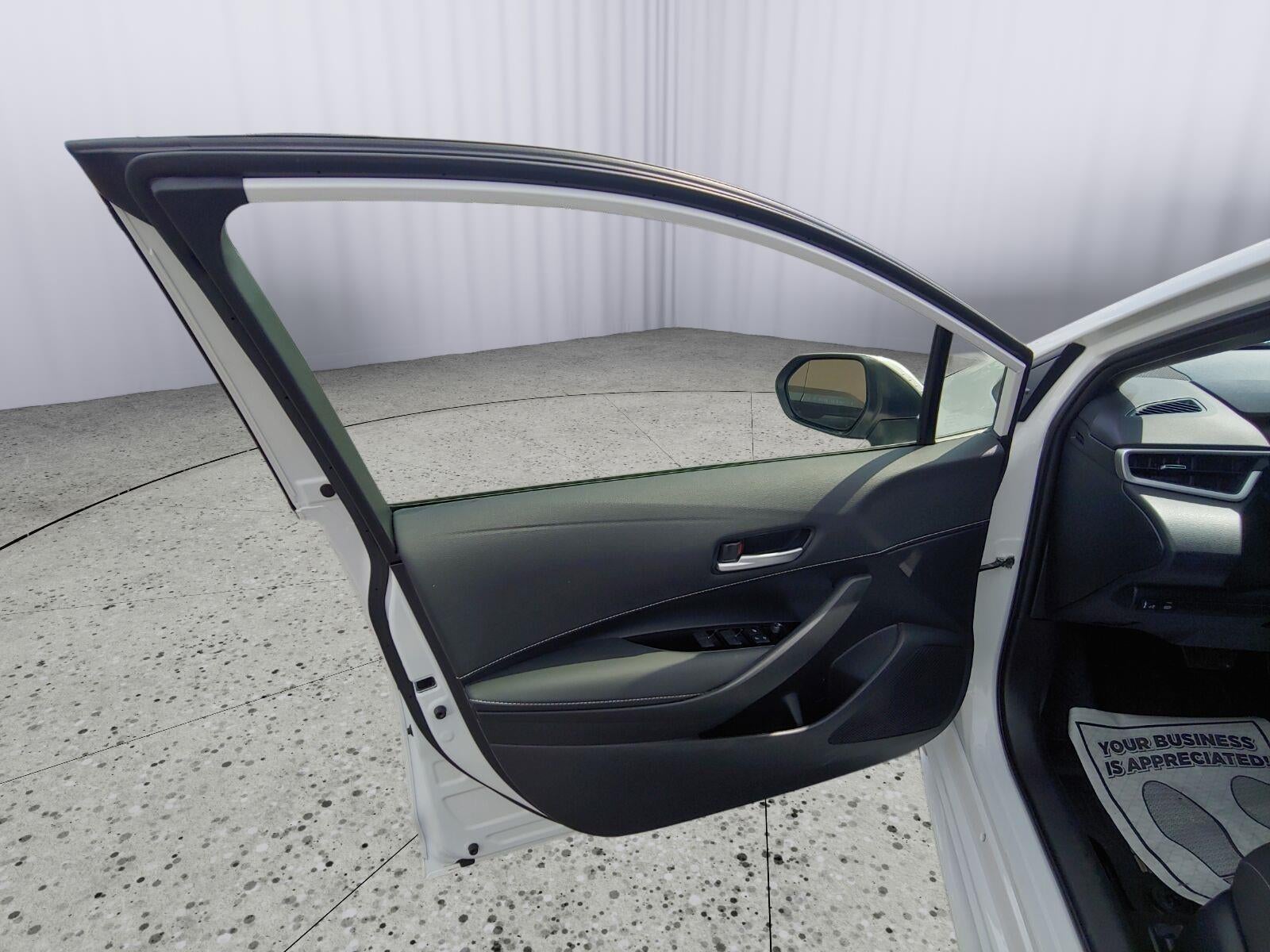 2025 Toyota Corolla Hatchback SE