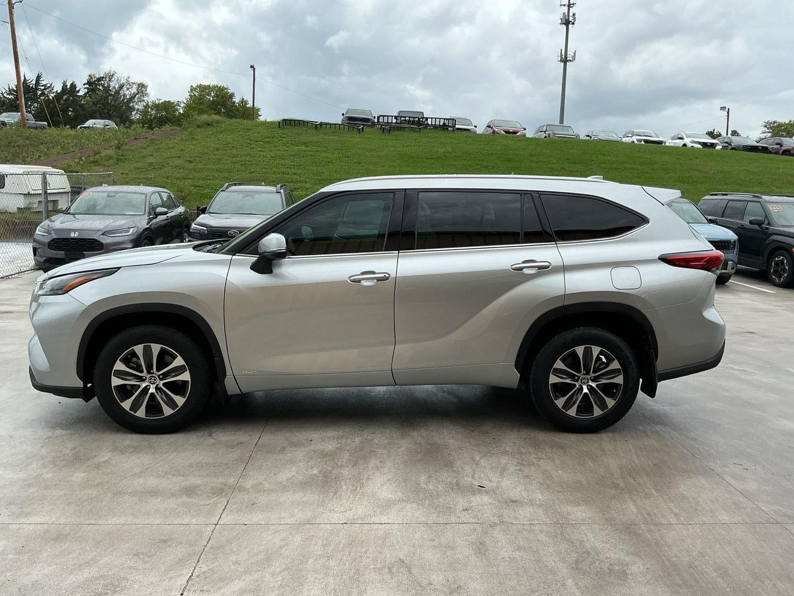 2022 Toyota Highlander Hybrid XLE