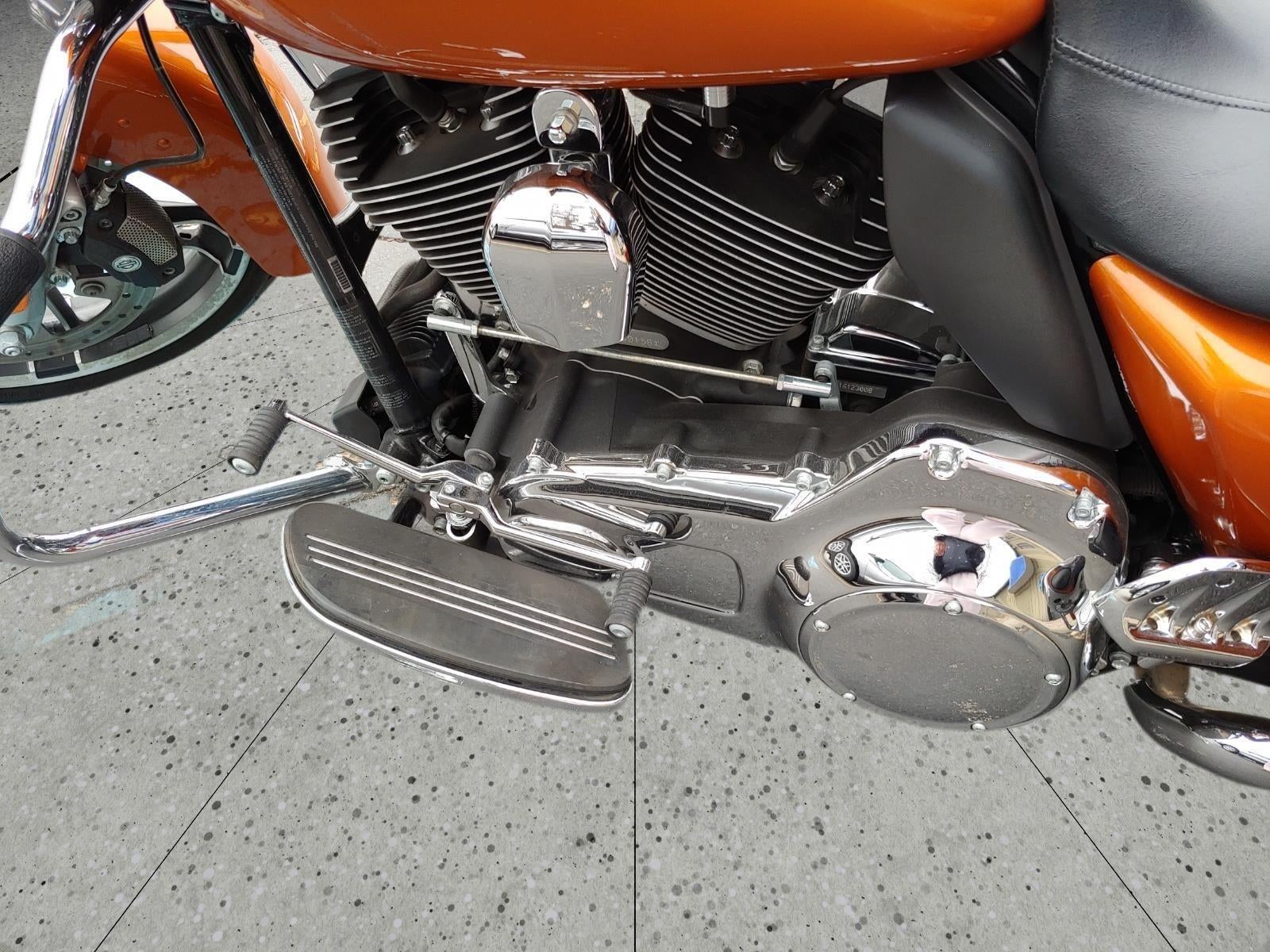 2016 HARLEY-DAVIDSON STREET GLIDE Base