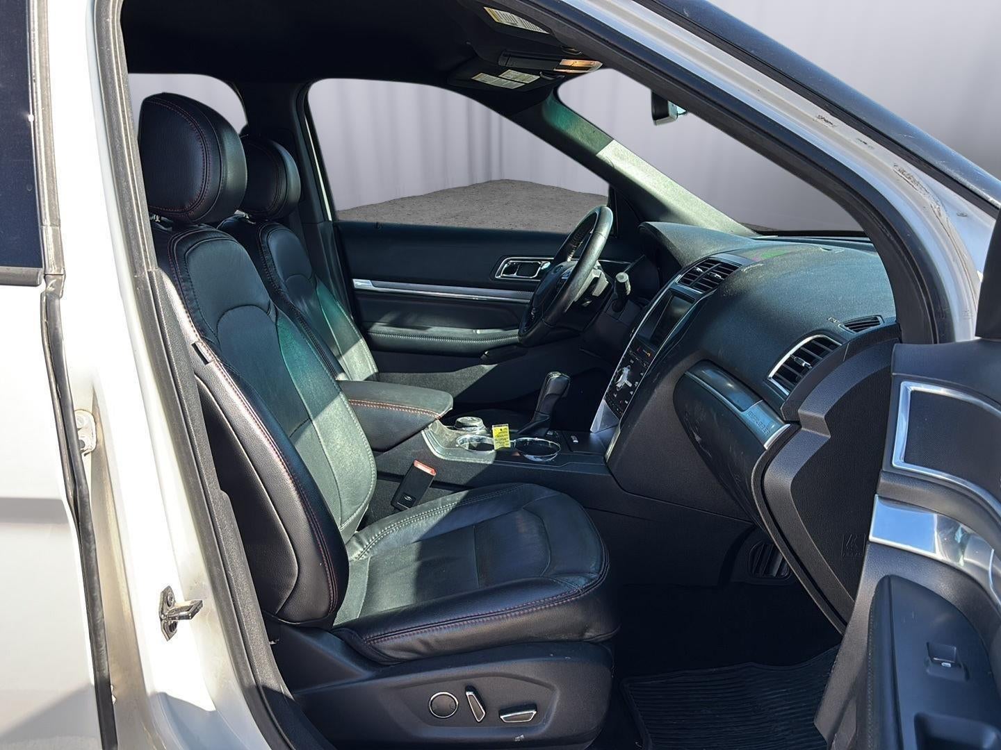 2016 Ford EXPLORER Base