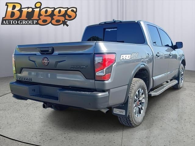 2024 Nissan TITAN Base