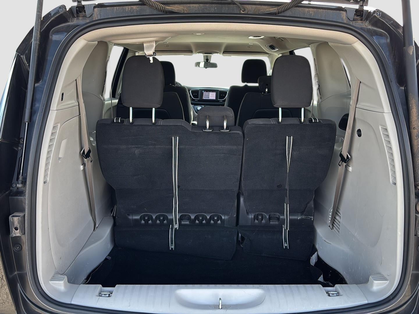 2022 Chrysler Voyager LX