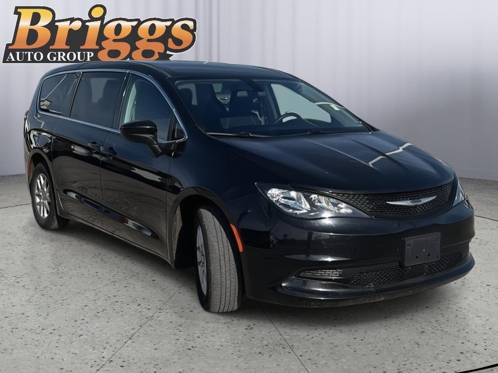 2022 Chrysler Voyager LX