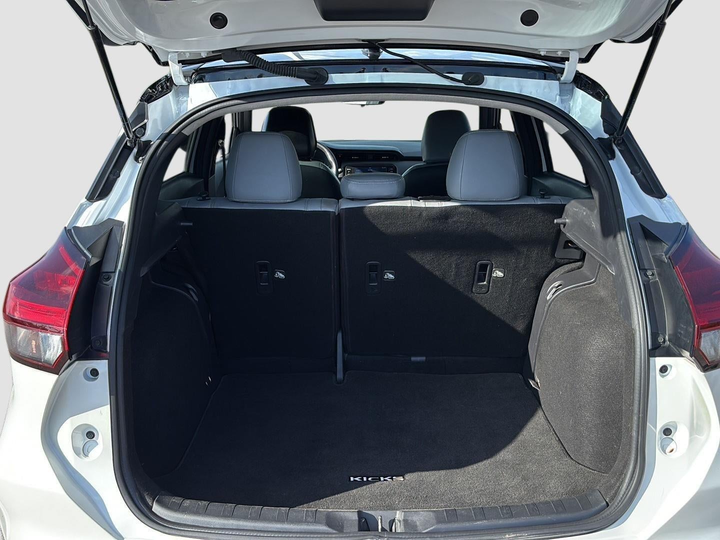 2022 Nissan Kicks SR