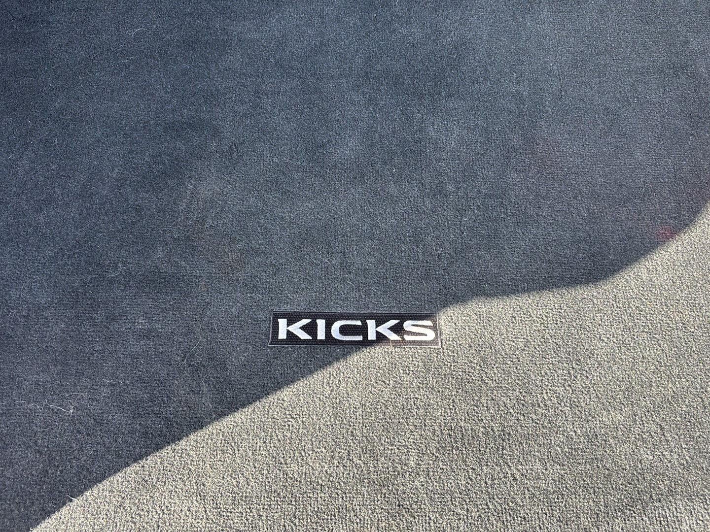 2022 Nissan Kicks SR