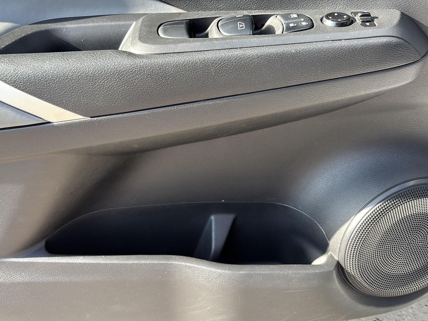 2022 Nissan Kicks SR