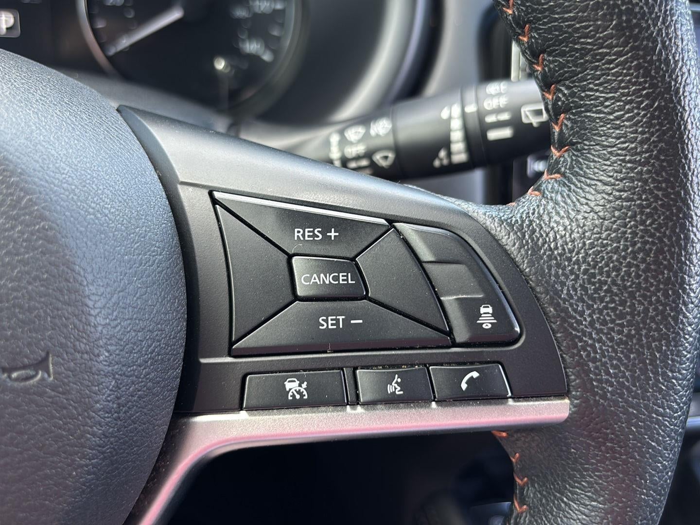 2022 Nissan Kicks SR