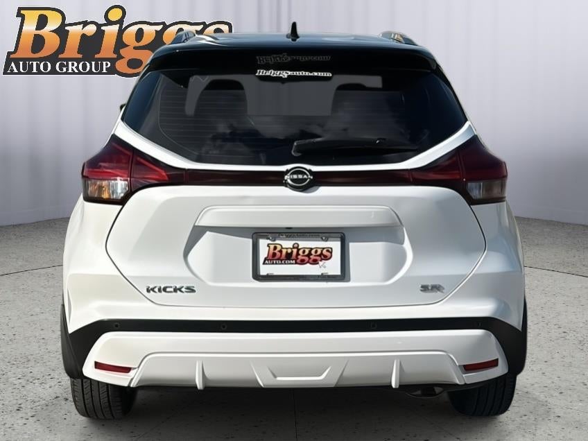 2022 Nissan Kicks SR