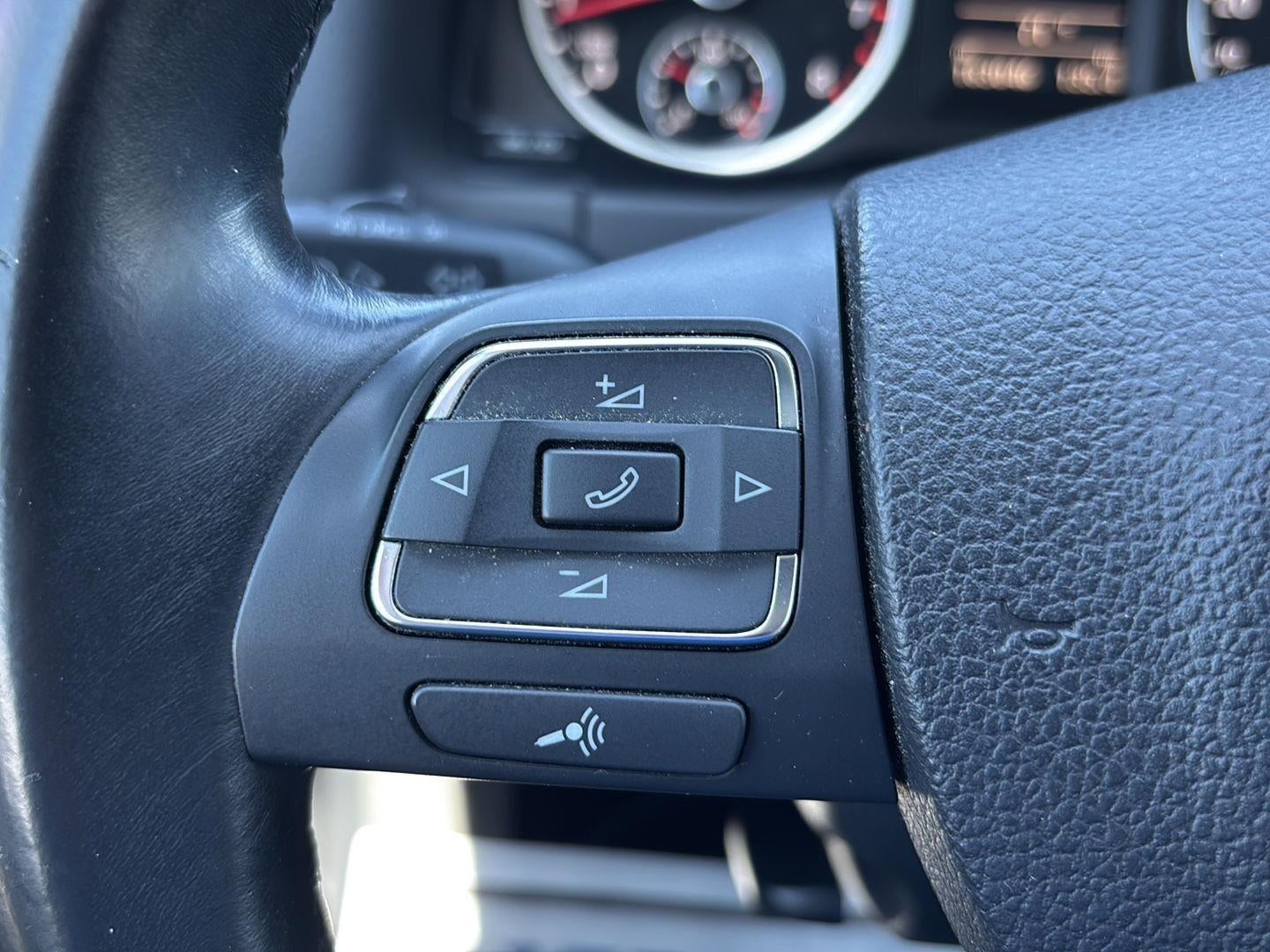 2013 Volkswagen Tiguan S w/Sunroof