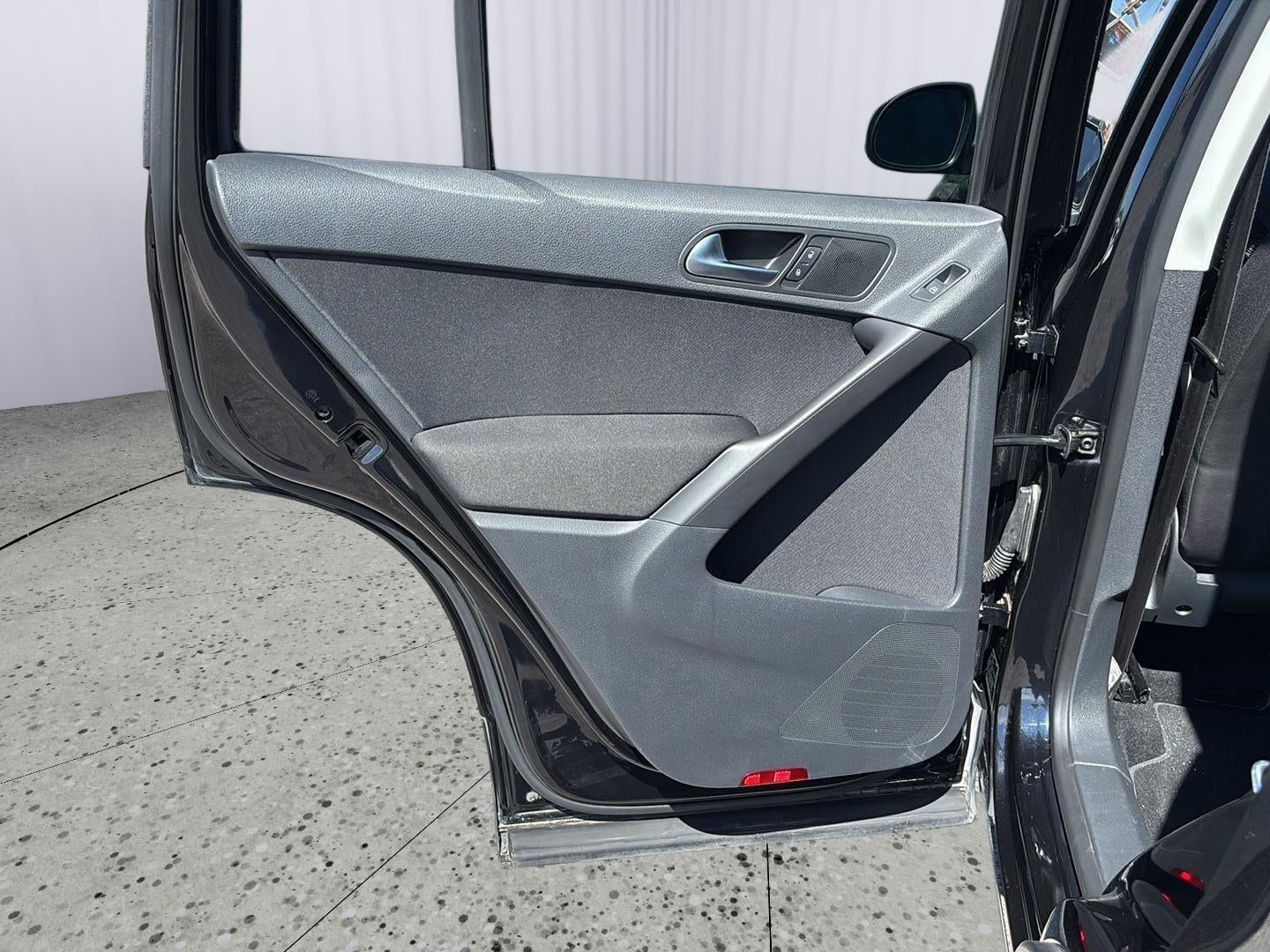 2013 Volkswagen Tiguan S w/Sunroof