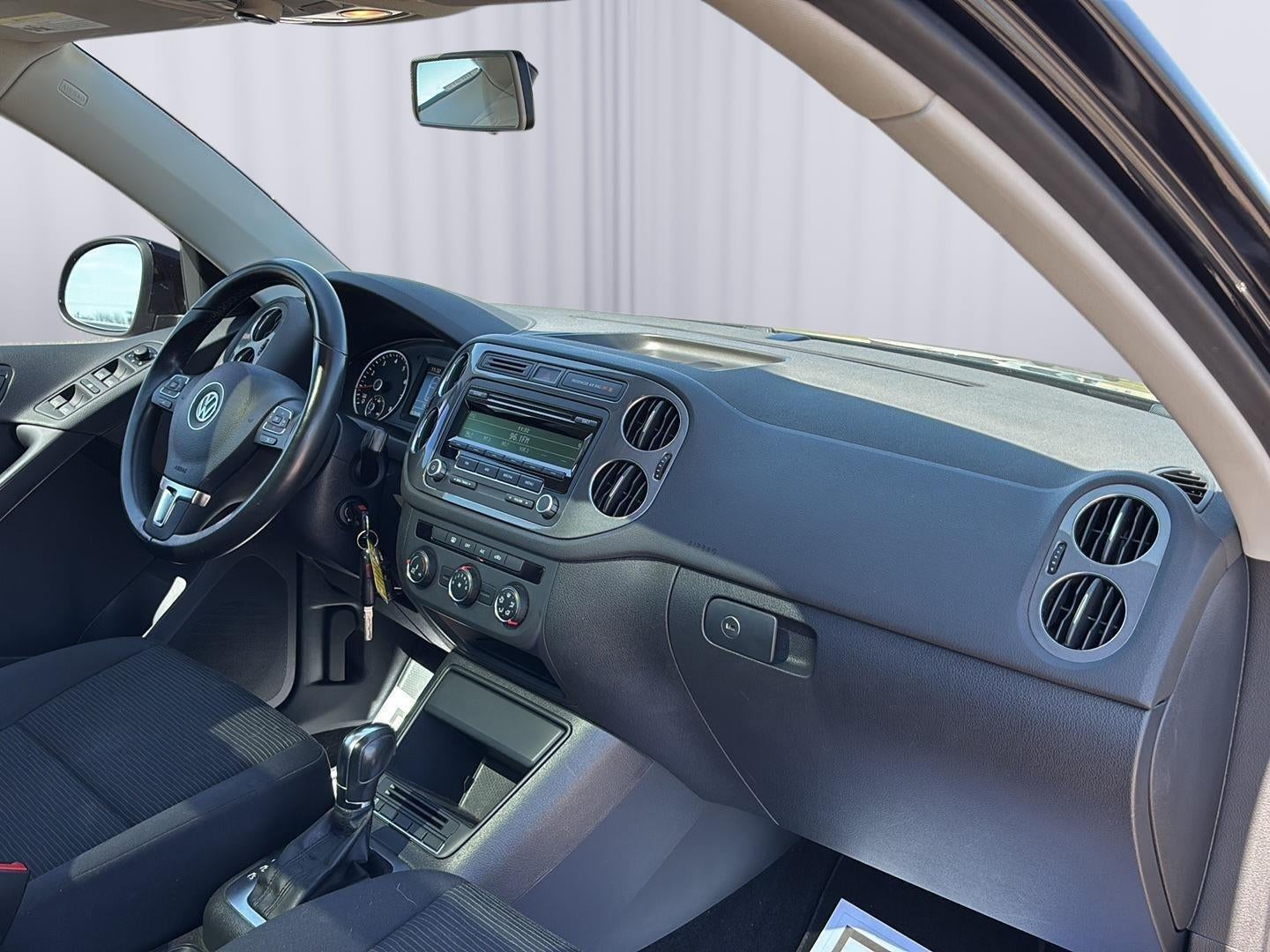 2013 Volkswagen Tiguan S w/Sunroof