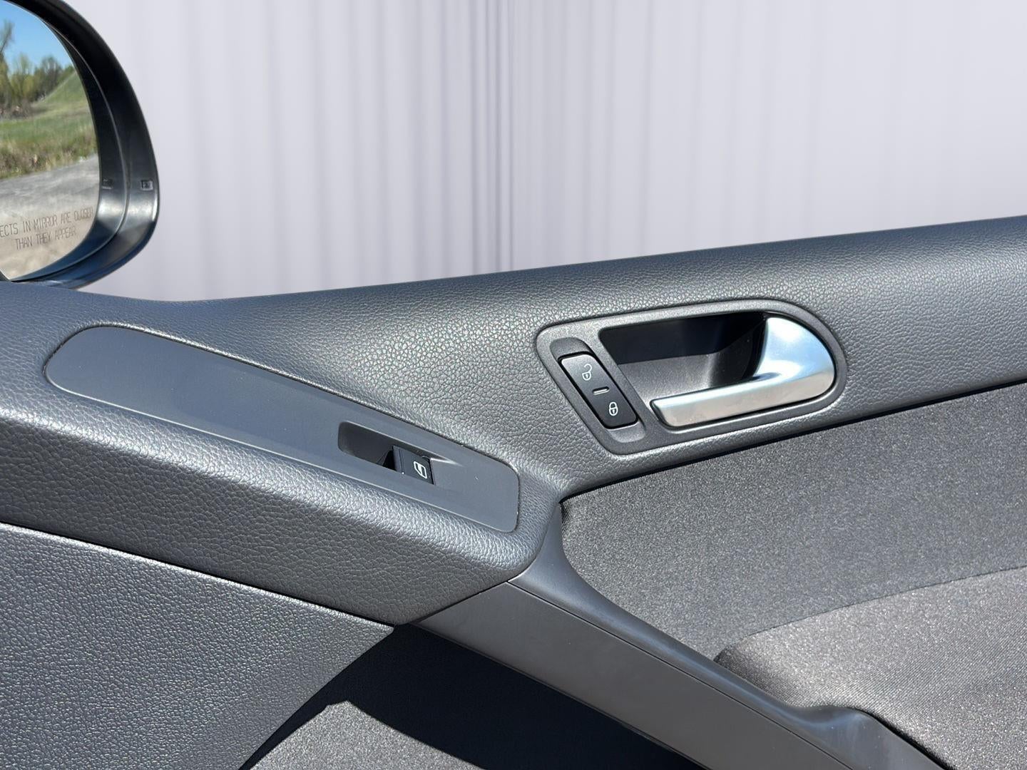 2013 Volkswagen Tiguan S w/Sunroof